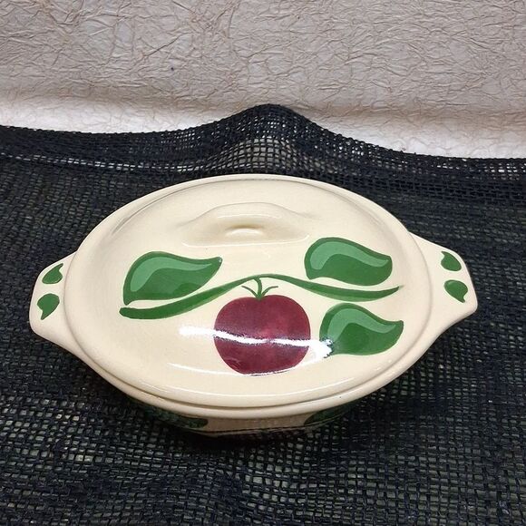 Vintage Watt Pottery 2014 Oval Lidded Dish with Apple Design - Picture 2 of 7